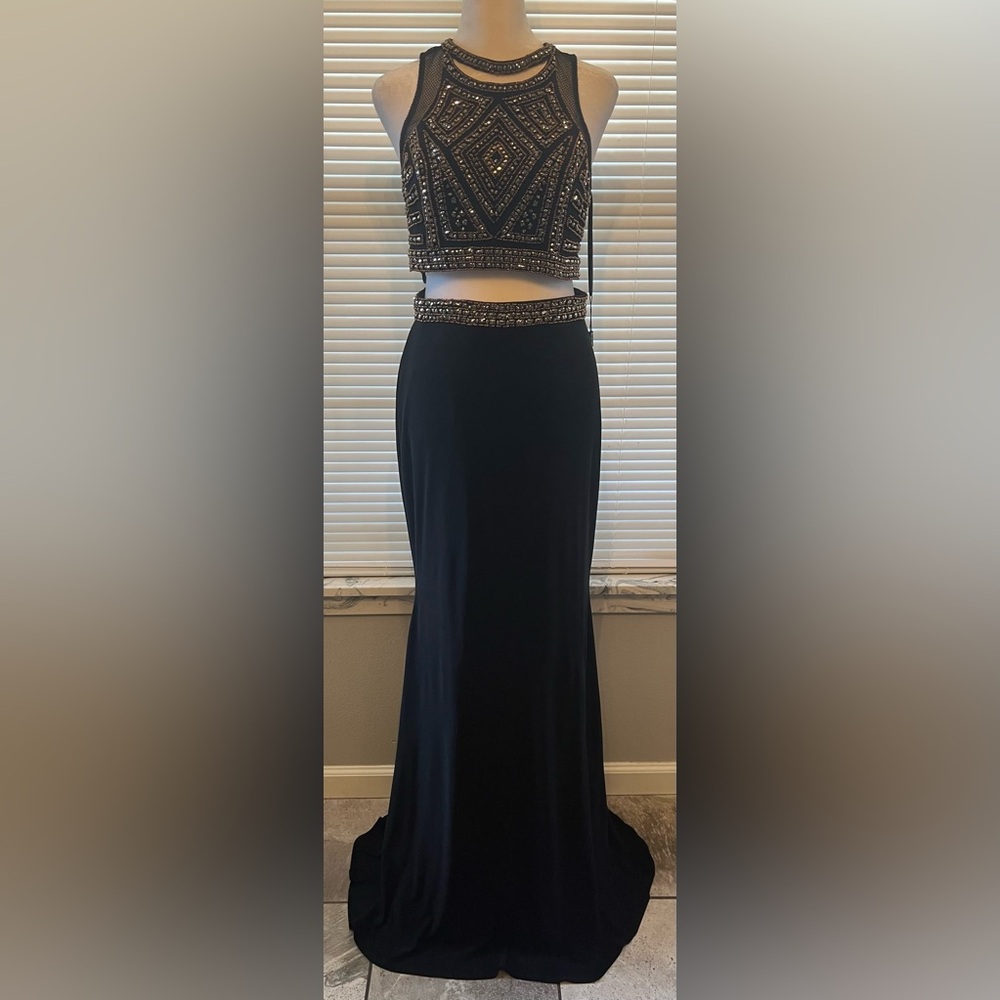 Faviana Glamour Prom dress size 6 NWT black with beading two-piece